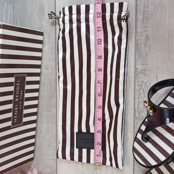 Henri Bendel Centennial Stripes Flip Flops NIB - Picture 8 of 11